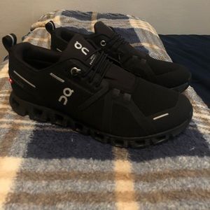 On cloud tennis shoe size 8 NEW